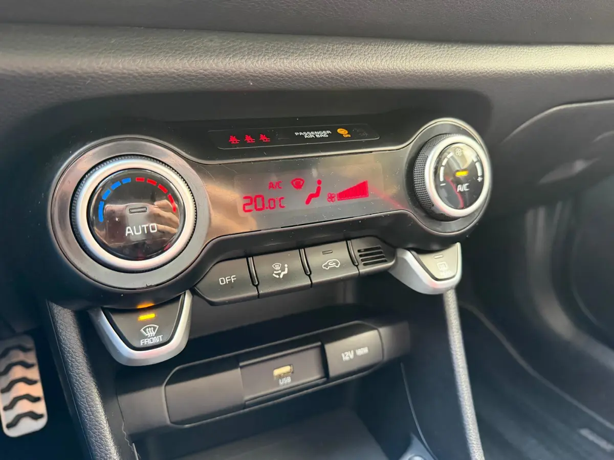 1.0 T-GDi GT-Line 100PK Schuif/kanteldak,Apple Carpl,NL auto,Camera A,Cruise Contr,Navi,Stoel+stuur verwarming