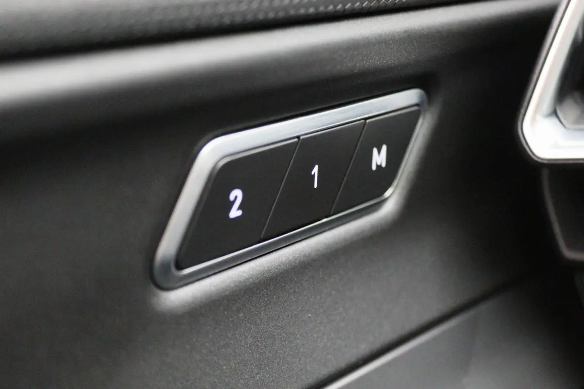 1.5 Plug-in Hybrid 360° Camera, Panoramadak, ACC, Apple Carplay, Infinity Sound, DAB, 20''