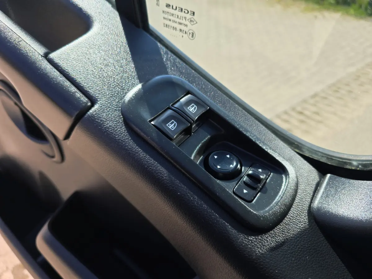 T35 2.3 dCi Lowliner - 145 Pk - Euro 6 - Airco - Cruise Control