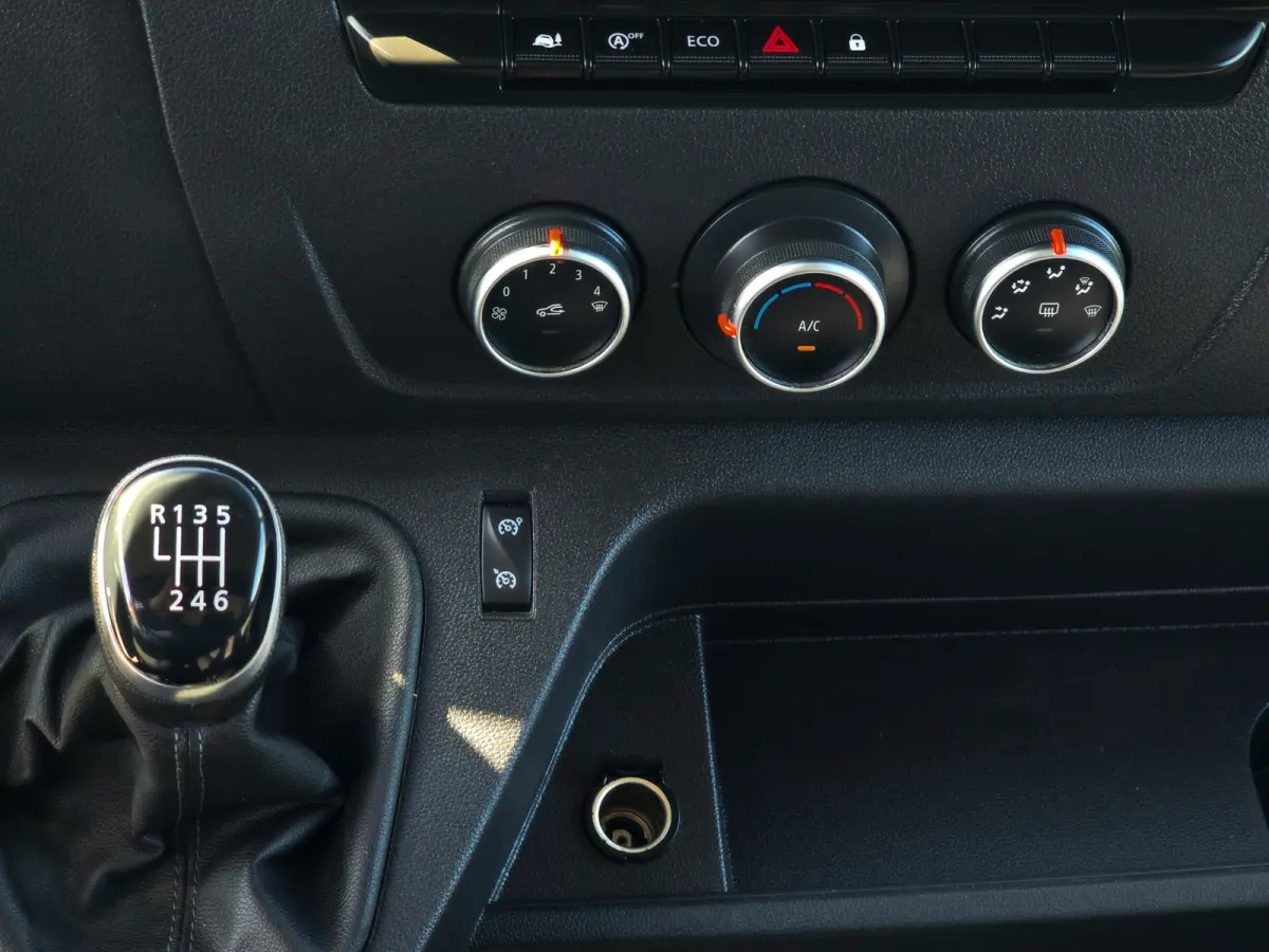 T35 2.3 dCi Lowliner - 145 Pk - Euro 6 - Airco - Cruise Control