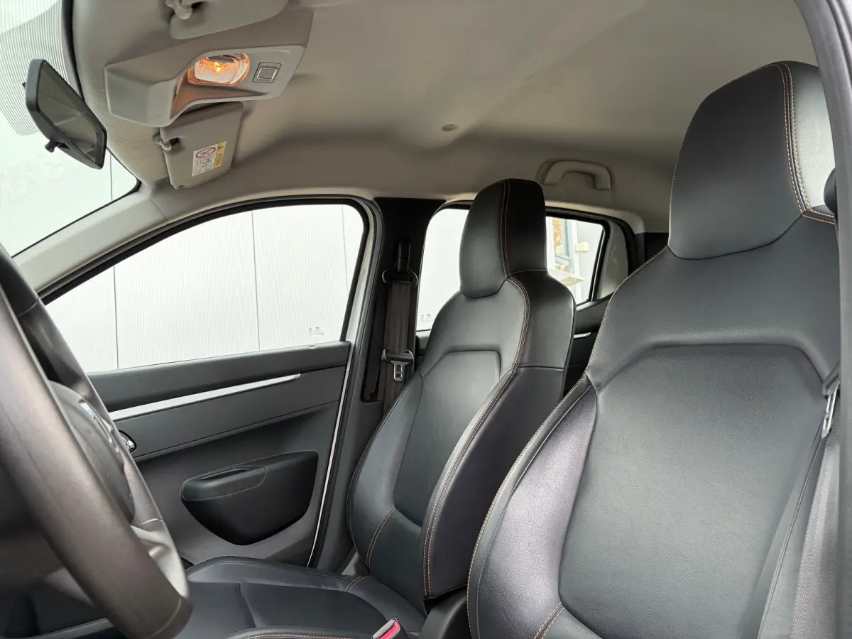 Comfort Plus 27kWh | Airco | Bluetooth | Achteruitrijcamera | Navigatie | DAB radio | Kunstlederen bekleding |