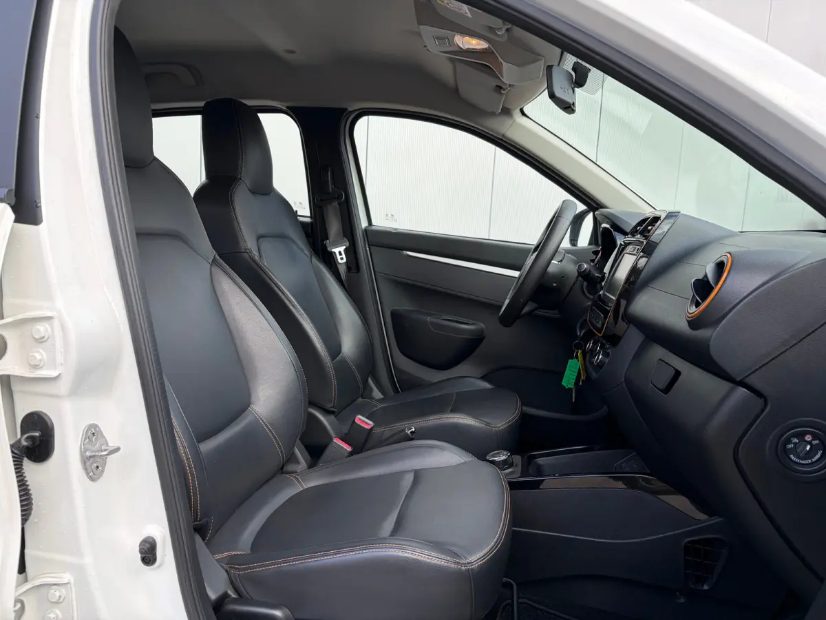 Comfort Plus 27kWh | Airco | Bluetooth | Achteruitrijcamera | Navigatie | DAB radio | Kunstlederen bekleding |
