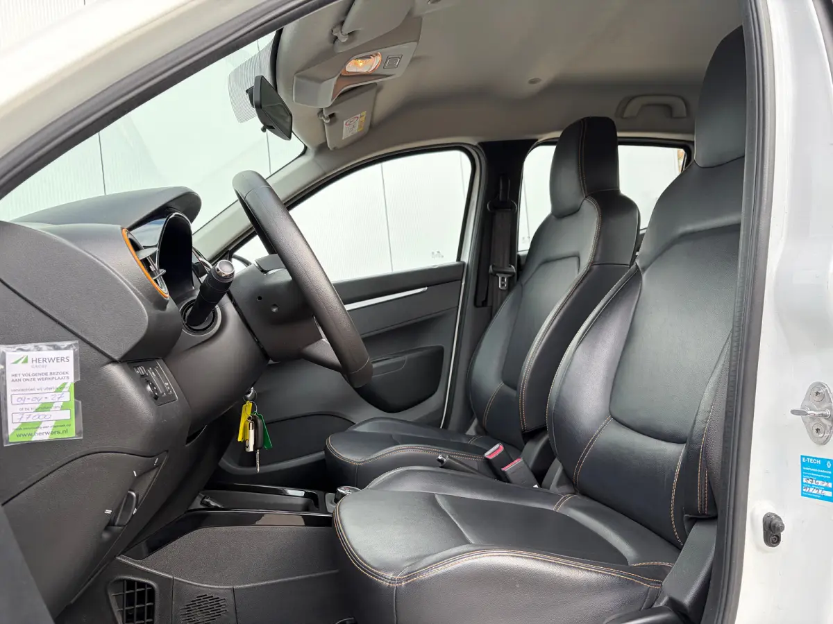 Comfort Plus 27kWh | Airco | Bluetooth | Achteruitrijcamera | Navigatie | DAB radio | Kunstlederen bekleding |