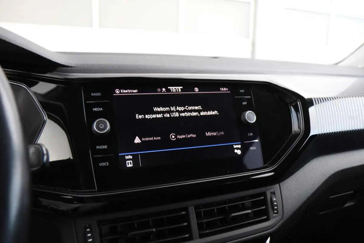 1.0 TSI 95pk Life | Navigatie | App Connect | Achteruitrijcamera | Clima
