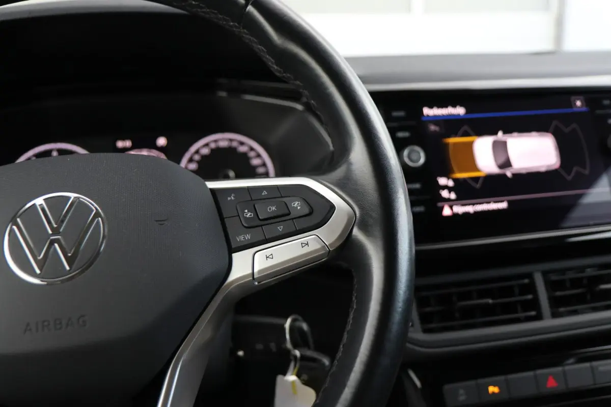 1.0 TSI 95pk Life | Navigatie | App Connect | Achteruitrijcamera | Clima