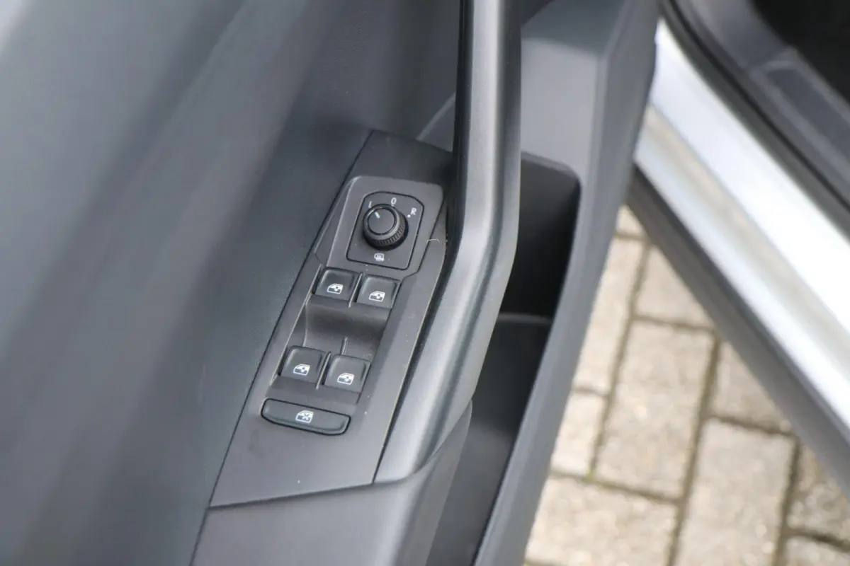 1.0 TSI 95pk Life | Navigatie | App Connect | Achteruitrijcamera | Clima
