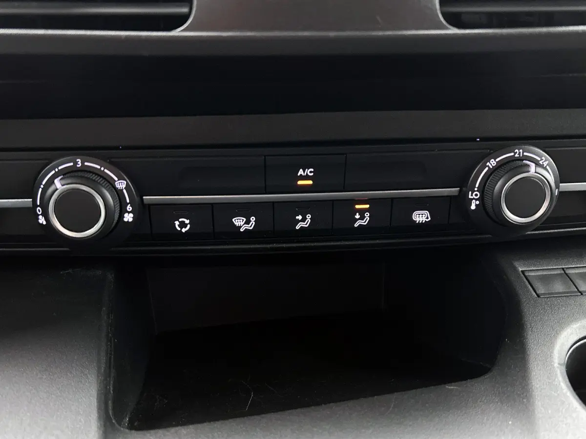 1.2 Turbo L1H1 Selection | Sensoren Achter | Houten Laadvloer | Cruise Control | Navigatie | Apple Carplay | DAB