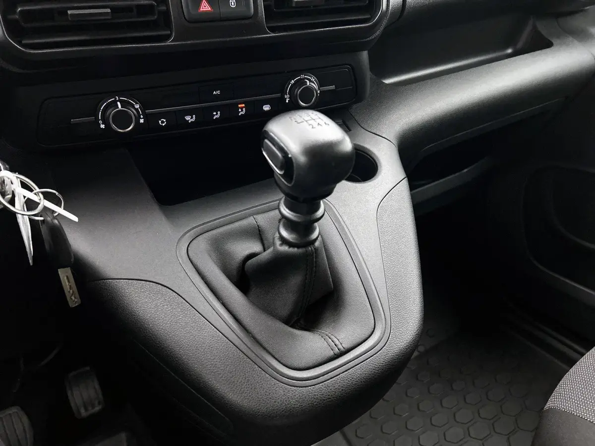 1.2 Turbo L1H1 Selection | Sensoren Achter | Houten Laadvloer | Cruise Control | Navigatie | Apple Carplay | DAB
