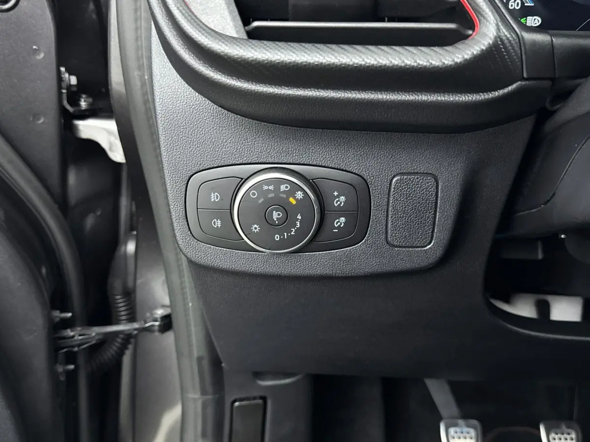 1.5 EcoBoost ST-X 200pk,Performance Pack,Cruise Contr,Apple Carpl,Android,Lane Asist,Blis,Climate Contr,Winterpakket