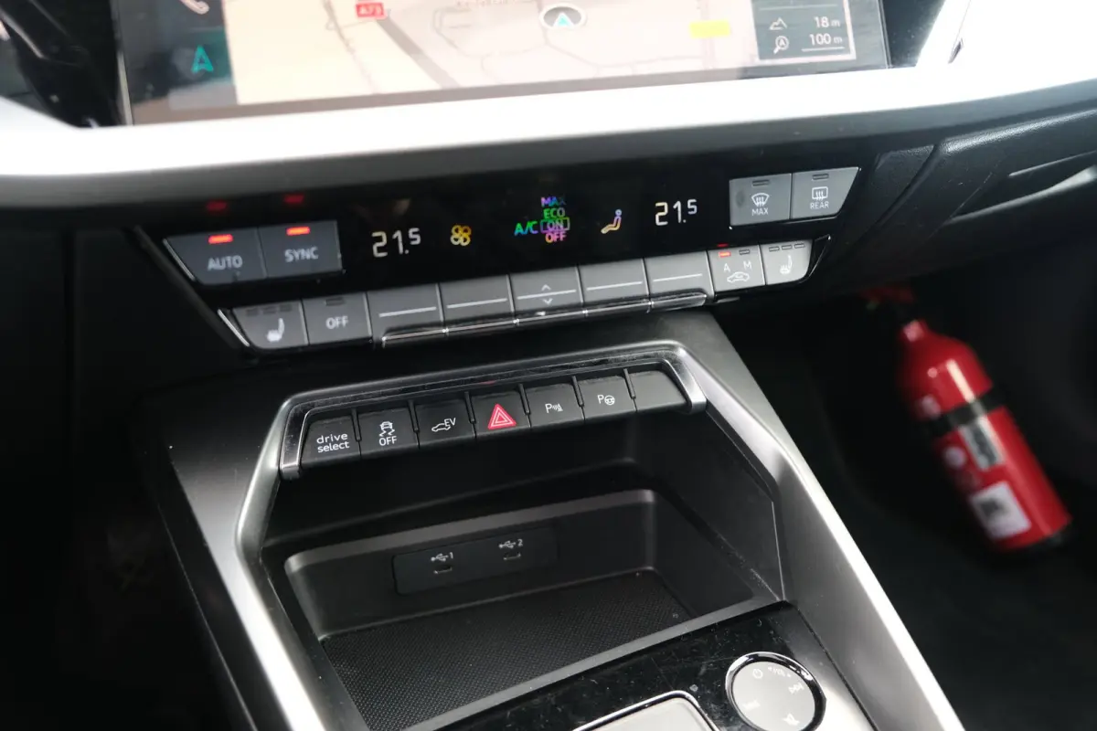 40 TFSI e 204PK S-line Pano Matrix Led Volleder Navi Carplay Cruise