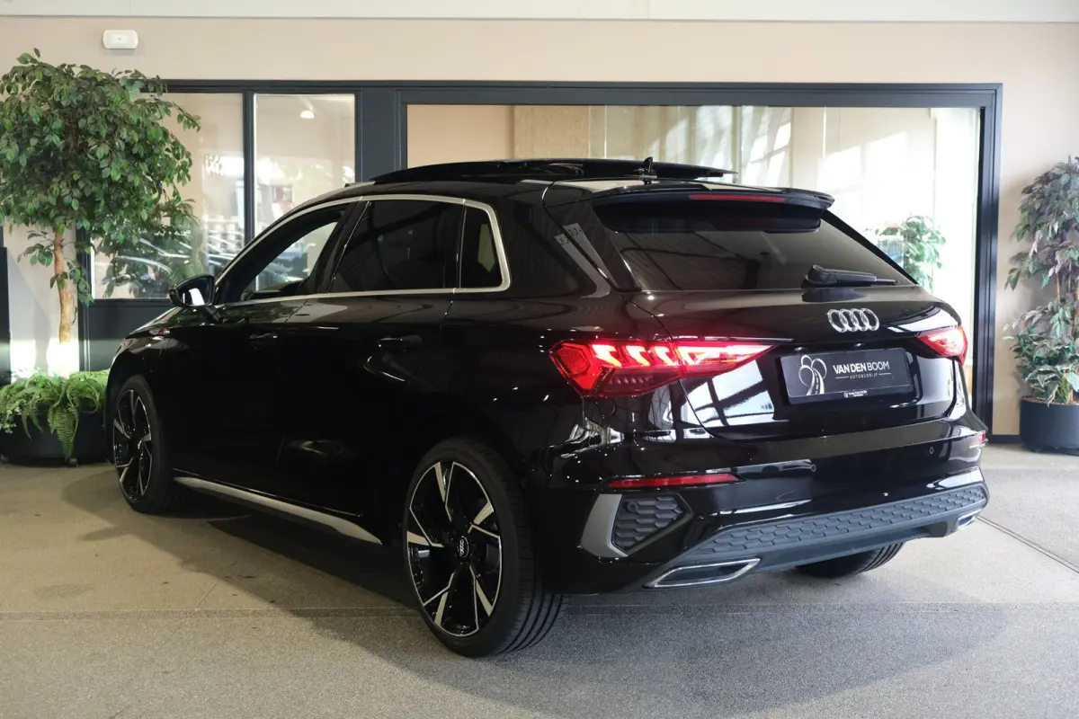 40 TFSI e 204PK S-line Pano Matrix Led Volleder Navi Carplay Cruise
