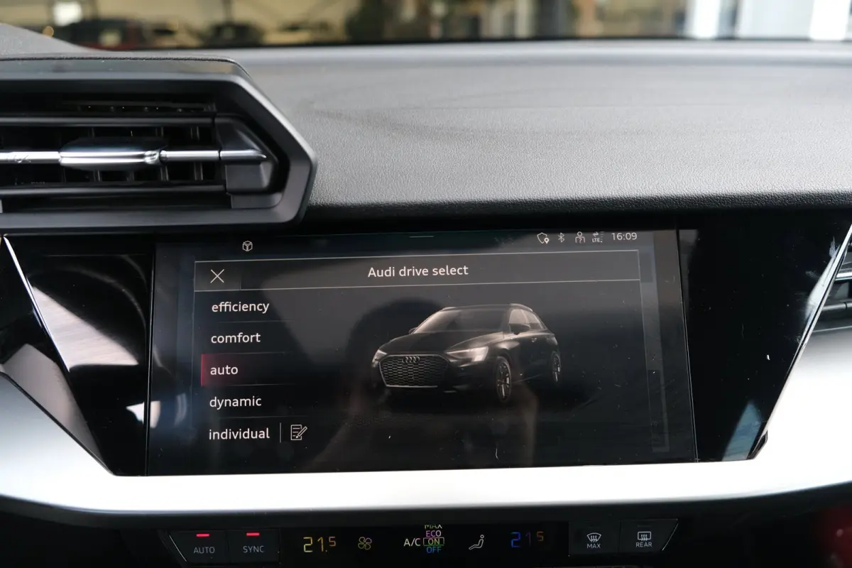 40 TFSI e 204PK S-line Pano Matrix Led Volleder Navi Carplay Cruise