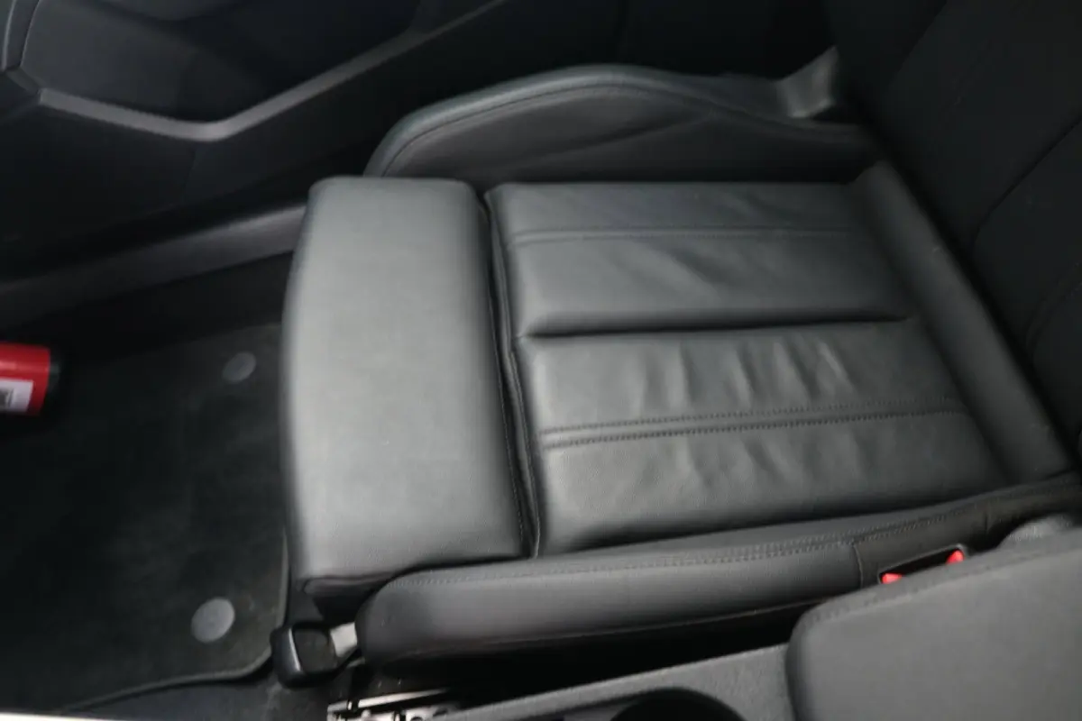 40 TFSI e 204PK S-line Pano Matrix Led Volleder Navi Carplay Cruise