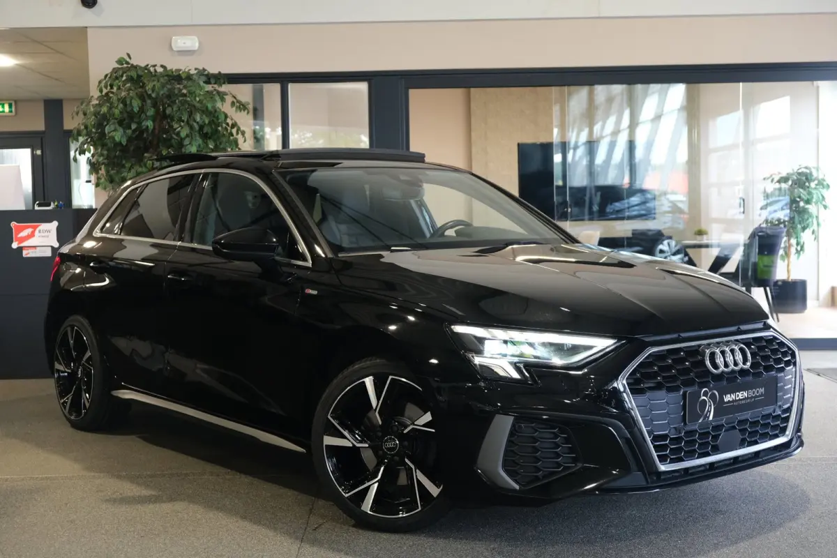 40 TFSI e 204PK S-line Pano Matrix Led Volleder Navi Carplay Cruise