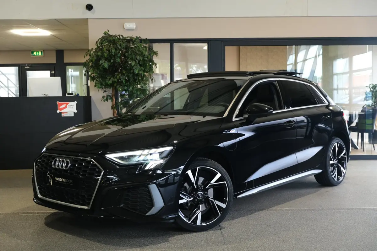 40 TFSI e 204PK S-line Pano Matrix Led Volleder Navi Carplay Cruise