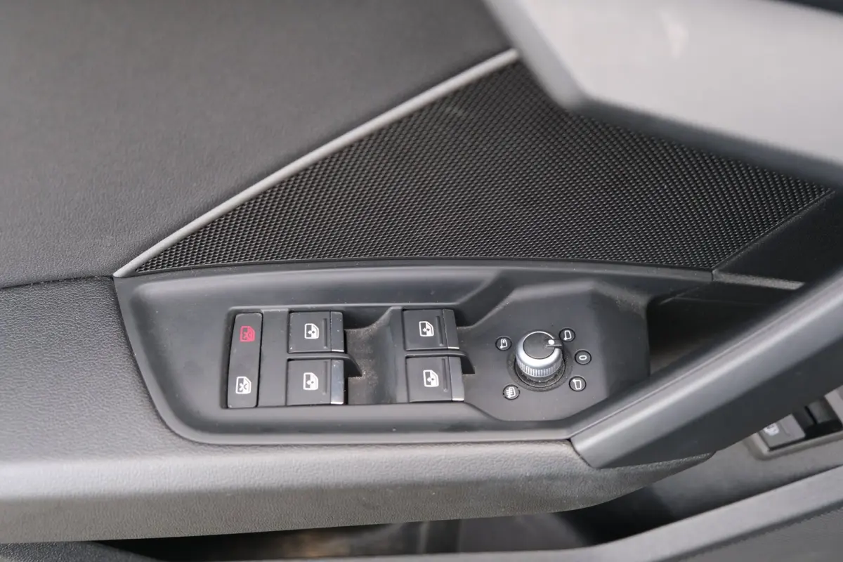 40 TFSI e 204PK S-line Pano Matrix Led Volleder Navi Carplay Cruise