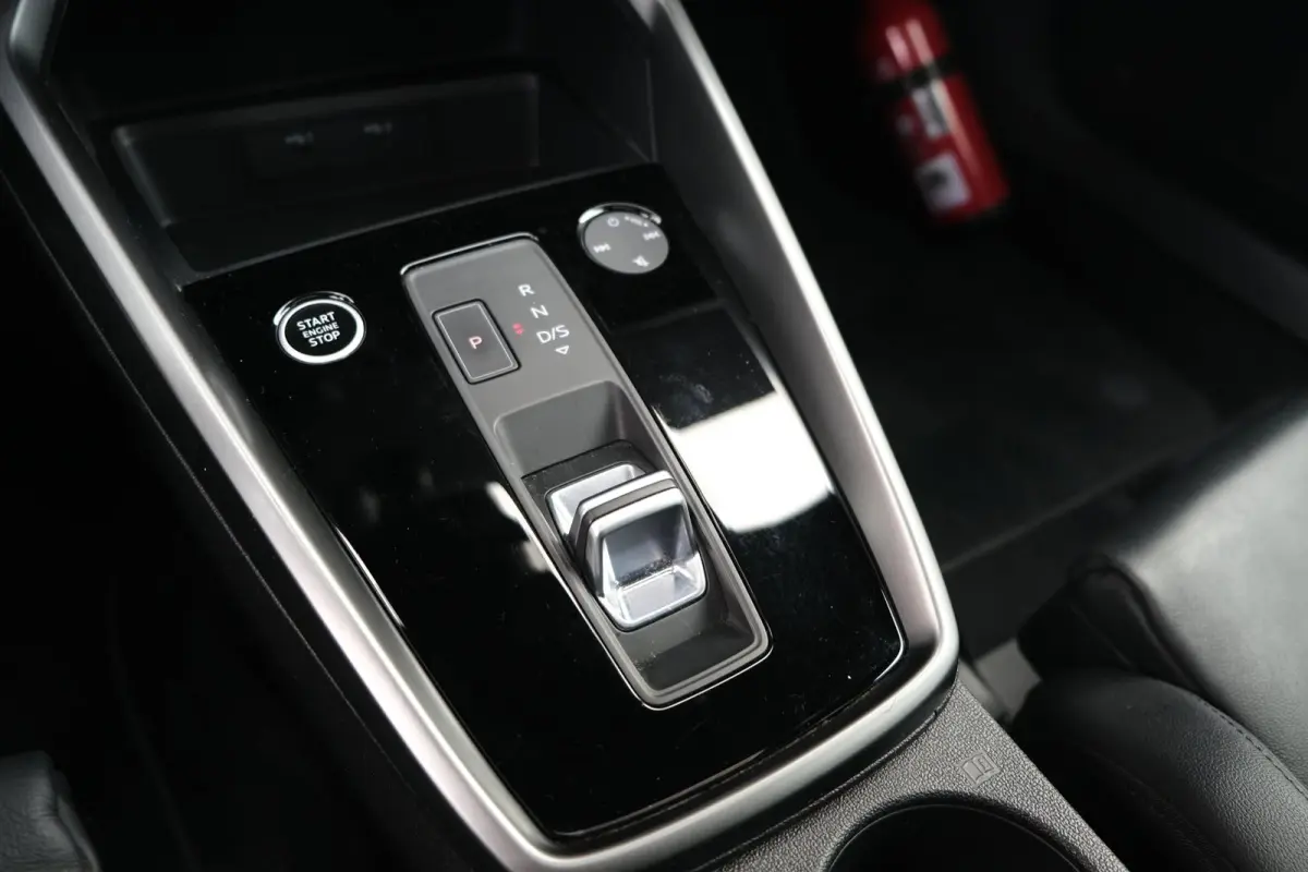 40 TFSI e 204PK S-line Pano Matrix Led Volleder Navi Carplay Cruise