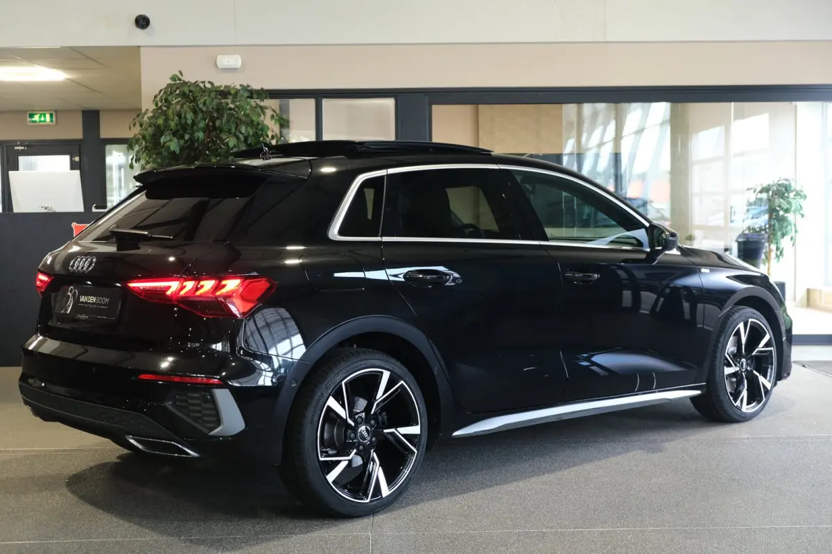 40 TFSI e 204PK S-line Pano Matrix Led Volleder Navi Carplay Cruise