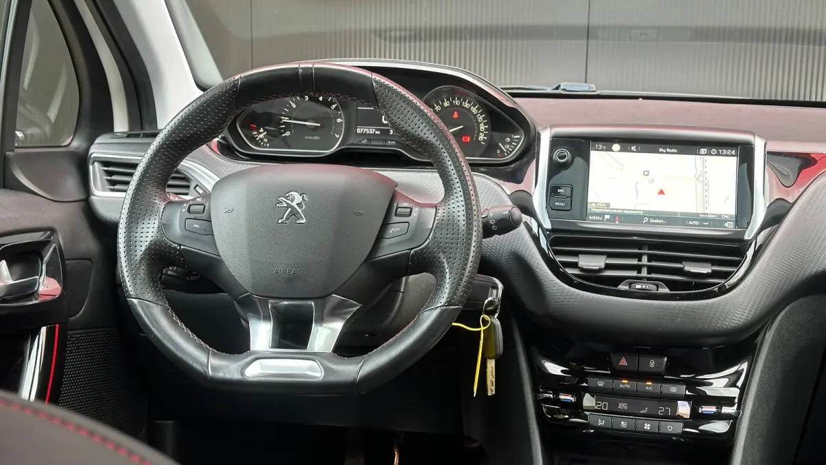 1.2 PureTech GT-Line | Cruise Control | Panoramadak | Climate Control | Achteruitrij Camera | Achteruitrijcamera standaard | Airco (automatisch) | Bluetooth telefoonvoorbereiding