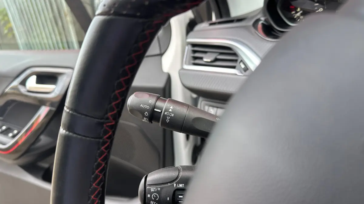 1.2 PureTech GT-Line | Cruise Control | Panoramadak | Climate Control | Achteruitrij Camera | Achteruitrijcamera standaard | Airco (automatisch) | Bluetooth telefoonvoorbereiding