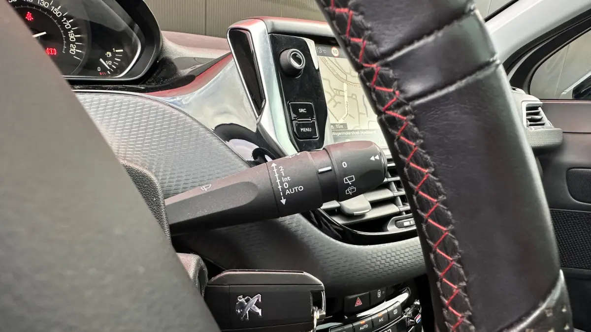 1.2 PureTech GT-Line | Cruise Control | Panoramadak | Climate Control | Achteruitrij Camera | Achteruitrijcamera standaard | Airco (automatisch) | Bluetooth telefoonvoorbereiding