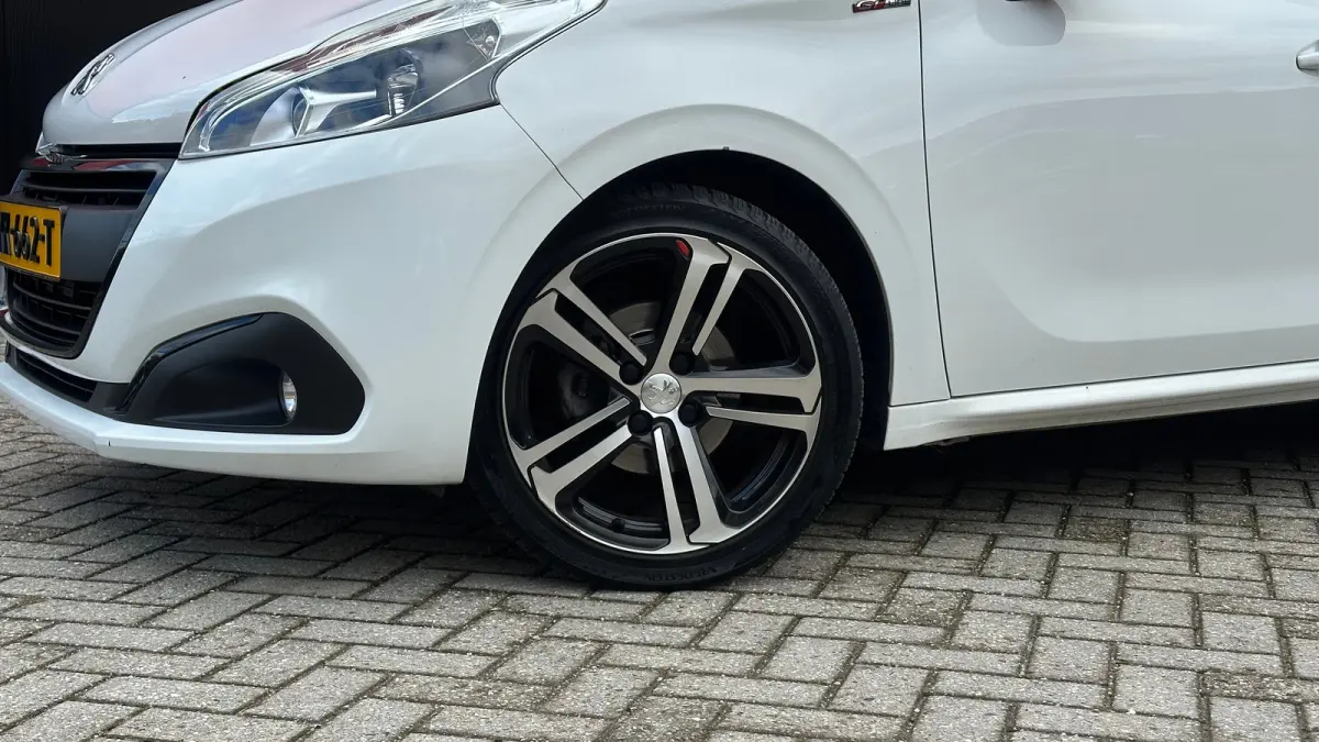 1.2 PureTech GT-Line | Cruise Control | Panoramadak | Climate Control | Achteruitrij Camera | Achteruitrijcamera standaard | Airco (automatisch) | Bluetooth telefoonvoorbereiding