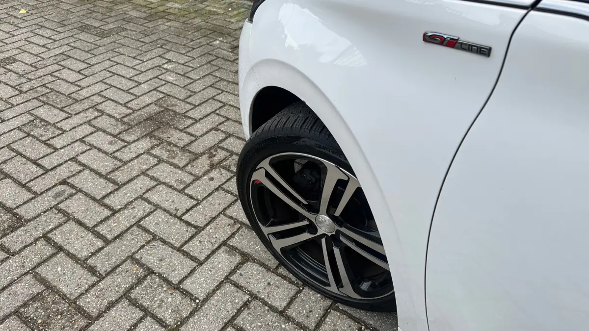 1.2 PureTech GT-Line | Cruise Control | Panoramadak | Climate Control | Achteruitrij Camera | Achteruitrijcamera standaard | Airco (automatisch) | Bluetooth telefoonvoorbereiding