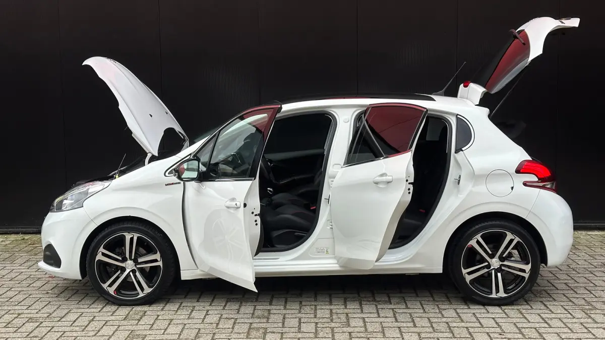 1.2 PureTech GT-Line | Cruise Control | Panoramadak | Climate Control | Achteruitrij Camera | Achteruitrijcamera standaard | Airco (automatisch) | Bluetooth telefoonvoorbereiding