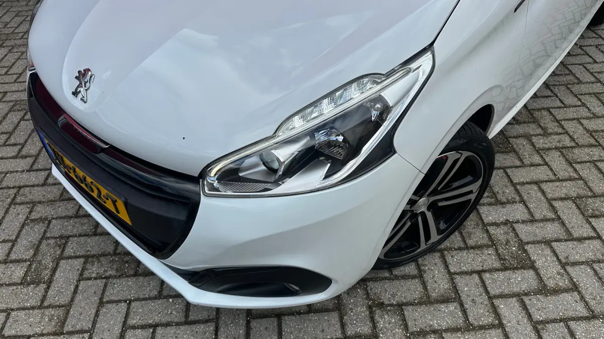 1.2 PureTech GT-Line | Cruise Control | Panoramadak | Climate Control | Achteruitrij Camera | Achteruitrijcamera standaard | Airco (automatisch) | Bluetooth telefoonvoorbereiding