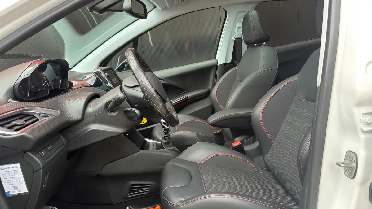 1.2 PureTech GT-Line | Cruise Control | Panoramadak | Climate Control | Achteruitrij Camera | Achteruitrijcamera standaard | Airco (automatisch) | Bluetooth telefoonvoorbereiding