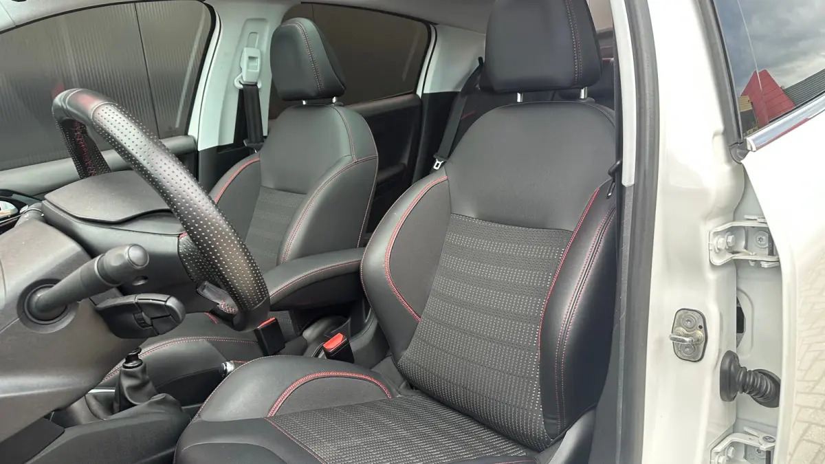 1.2 PureTech GT-Line | Cruise Control | Panoramadak | Climate Control | Achteruitrij Camera | Achteruitrijcamera standaard | Airco (automatisch) | Bluetooth telefoonvoorbereiding