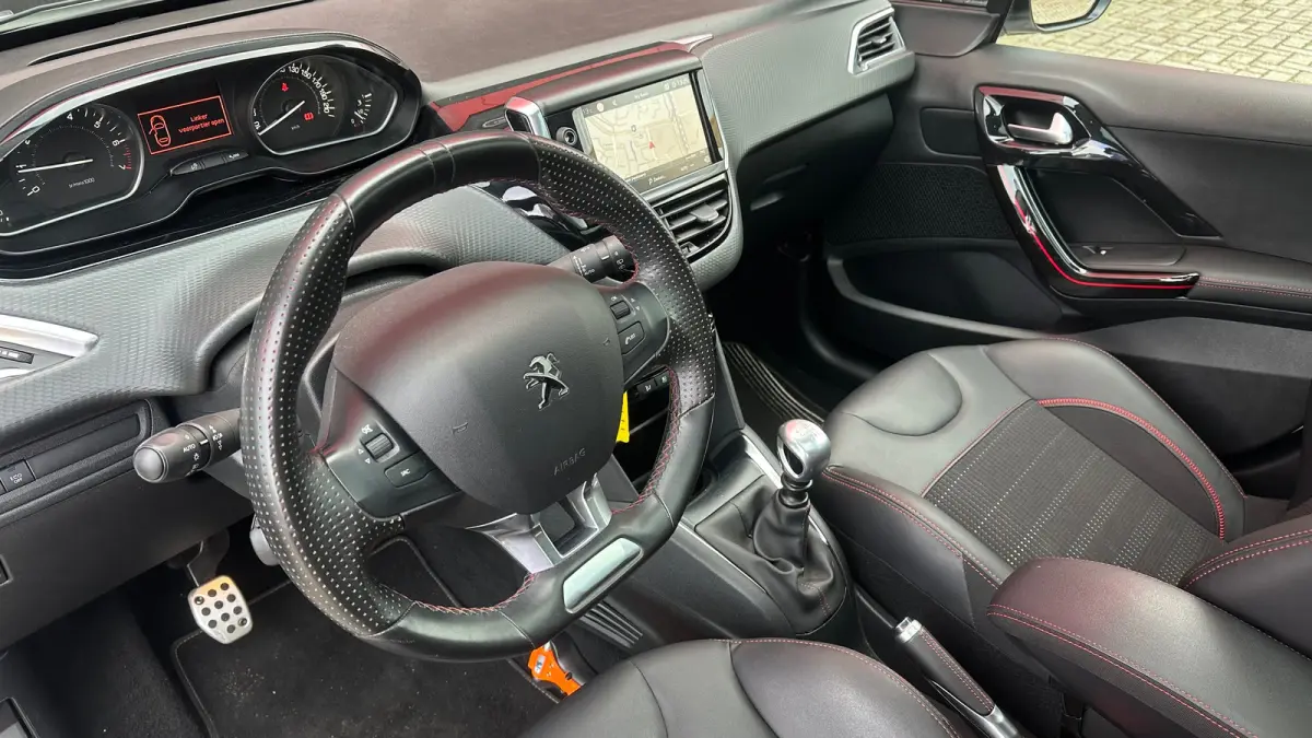 1.2 PureTech GT-Line | Cruise Control | Panoramadak | Climate Control | Achteruitrij Camera | Achteruitrijcamera standaard | Airco (automatisch) | Bluetooth telefoonvoorbereiding