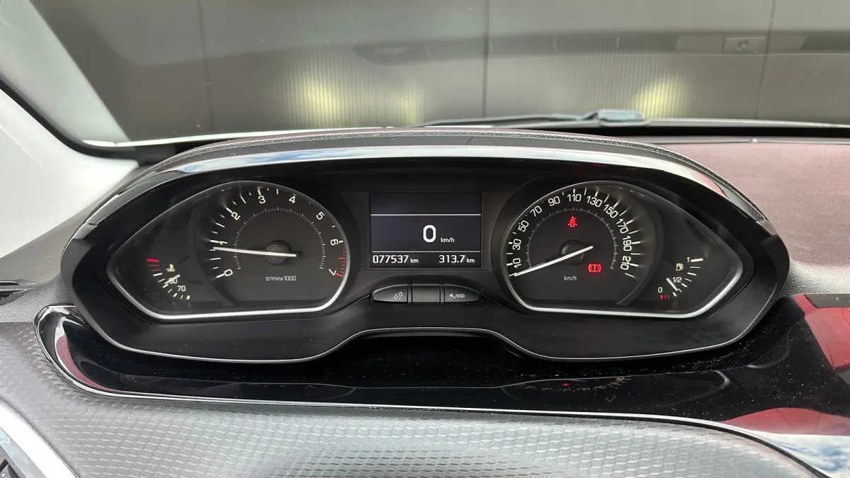 1.2 PureTech GT-Line | Cruise Control | Panoramadak | Climate Control | Achteruitrij Camera | Achteruitrijcamera standaard | Airco (automatisch) | Bluetooth telefoonvoorbereiding