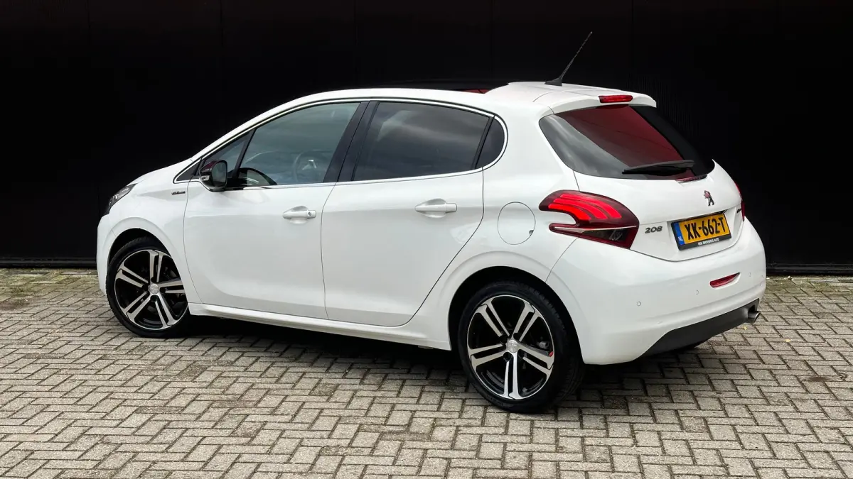 1.2 PureTech GT-Line | Cruise Control | Panoramadak | Climate Control | Achteruitrij Camera | Achteruitrijcamera standaard | Airco (automatisch) | Bluetooth telefoonvoorbereiding