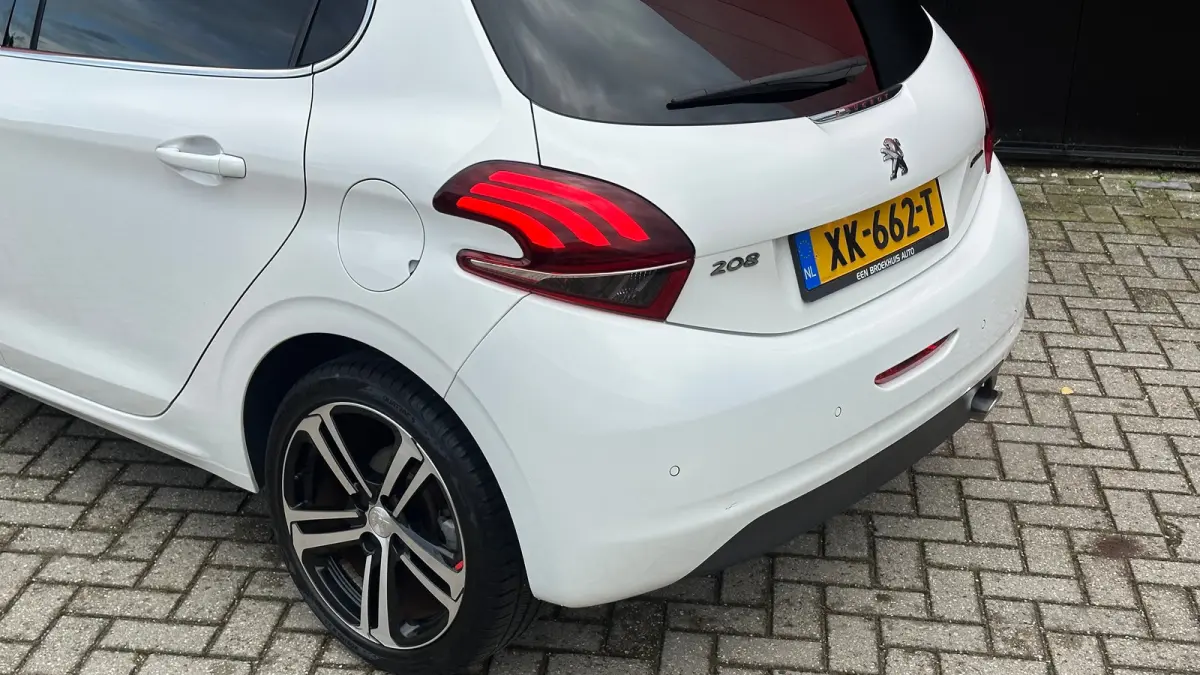 1.2 PureTech GT-Line | Cruise Control | Panoramadak | Climate Control | Achteruitrij Camera | Achteruitrijcamera standaard | Airco (automatisch) | Bluetooth telefoonvoorbereiding