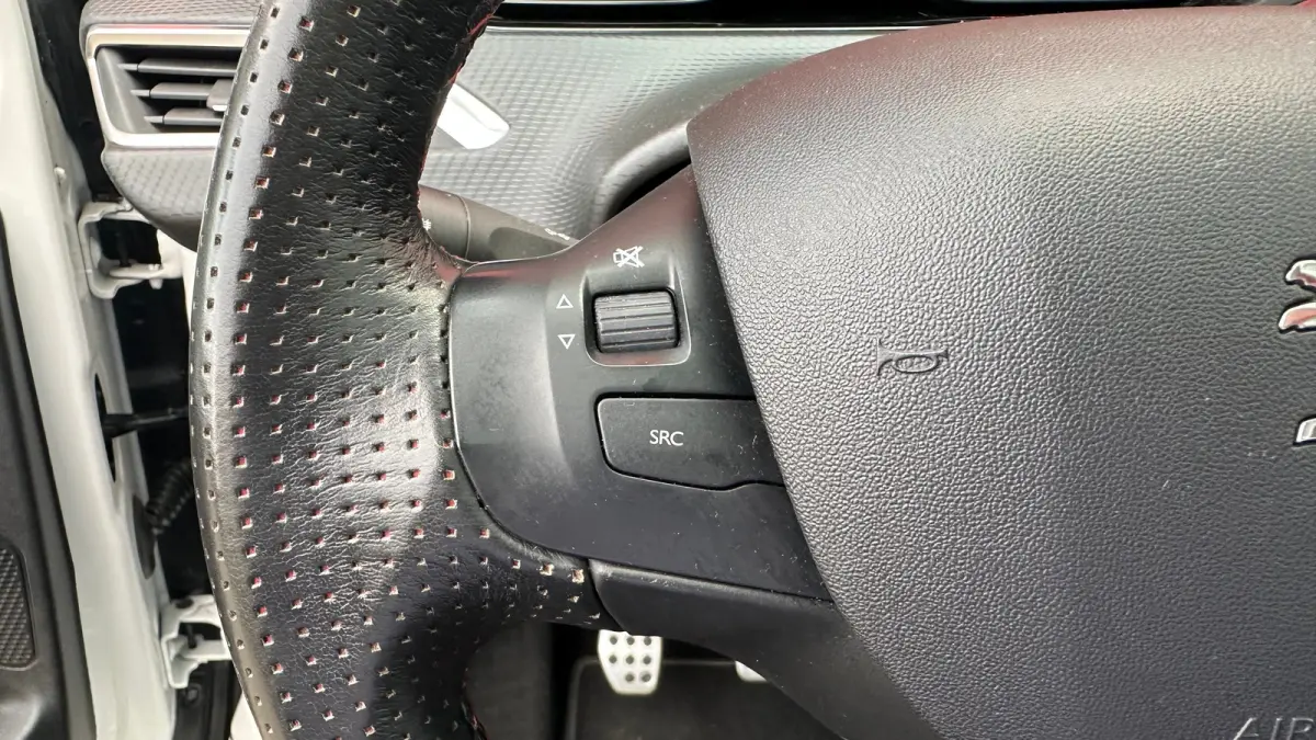 1.2 PureTech GT-Line | Cruise Control | Panoramadak | Climate Control | Achteruitrij Camera | Achteruitrijcamera standaard | Airco (automatisch) | Bluetooth telefoonvoorbereiding