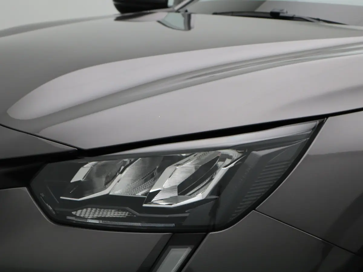 1.2 PureTech Allure Pack Carplay | Camera | Stoelverwarming | PDC | Cruise Control | Climate Control | 16" Lichtmetalen Velgen