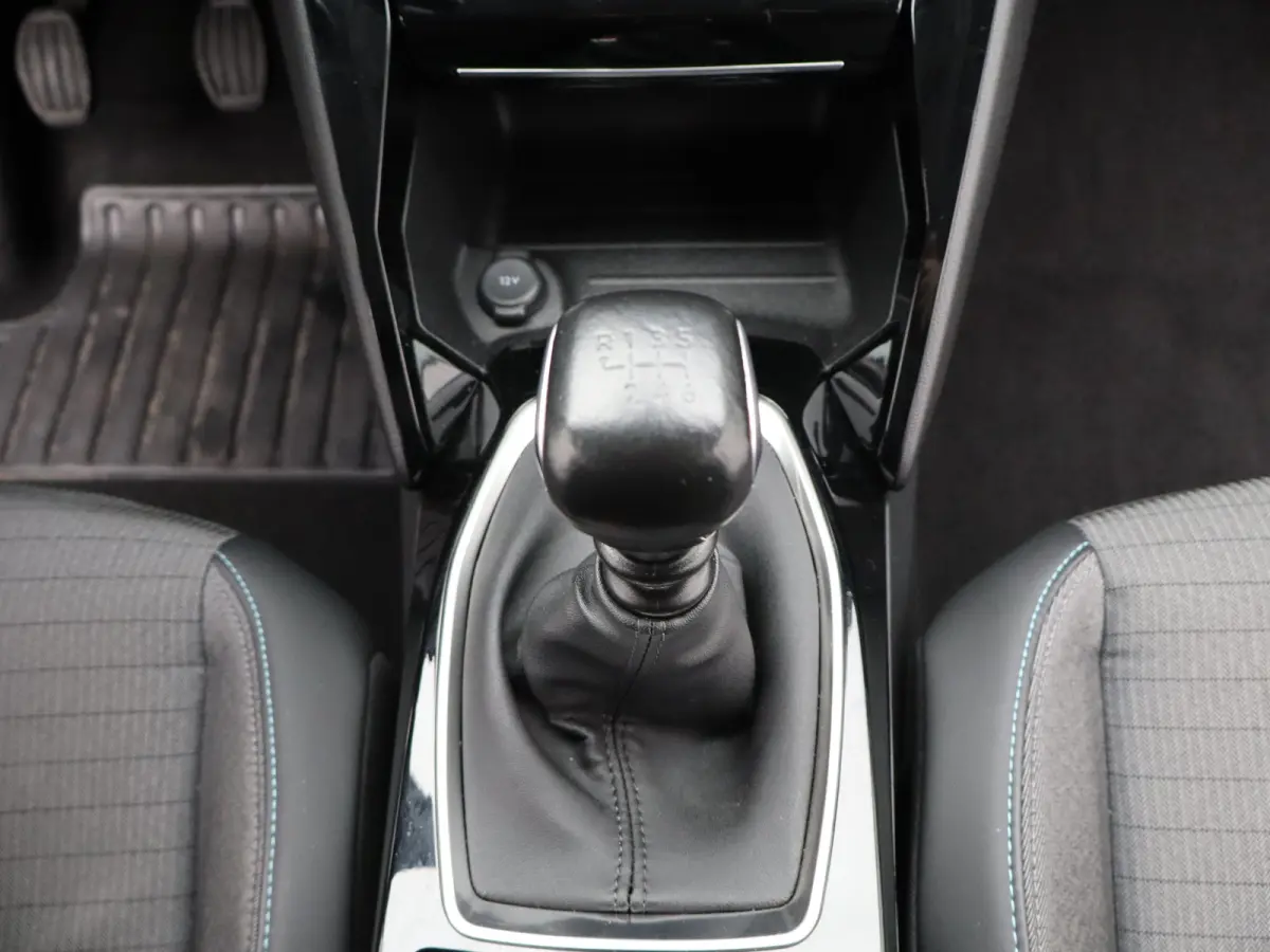 1.2 PureTech Allure Pack Carplay | Camera | Stoelverwarming | PDC | Cruise Control | Climate Control | 16" Lichtmetalen Velgen