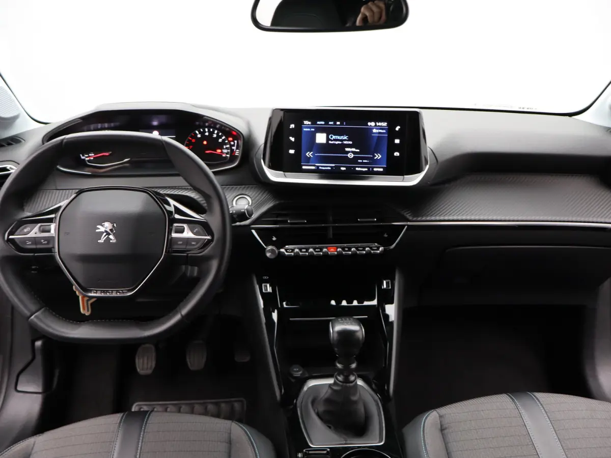 1.2 PureTech Allure Pack Carplay | Camera | Stoelverwarming | PDC | Cruise Control | Climate Control | 16" Lichtmetalen Velgen