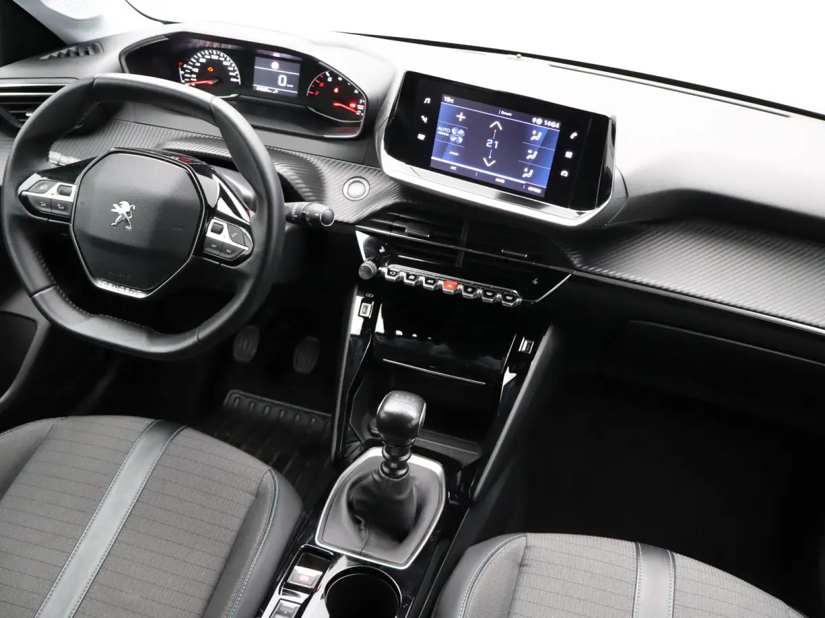 1.2 PureTech Allure Pack Carplay | Camera | Stoelverwarming | PDC | Cruise Control | Climate Control | 16" Lichtmetalen Velgen