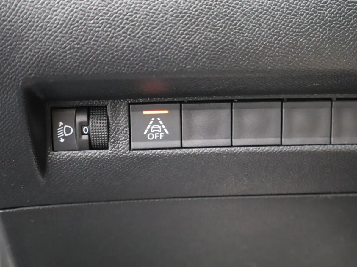 1.2 PureTech Allure Pack Carplay | Camera | Stoelverwarming | PDC | Cruise Control | Climate Control | 16" Lichtmetalen Velgen