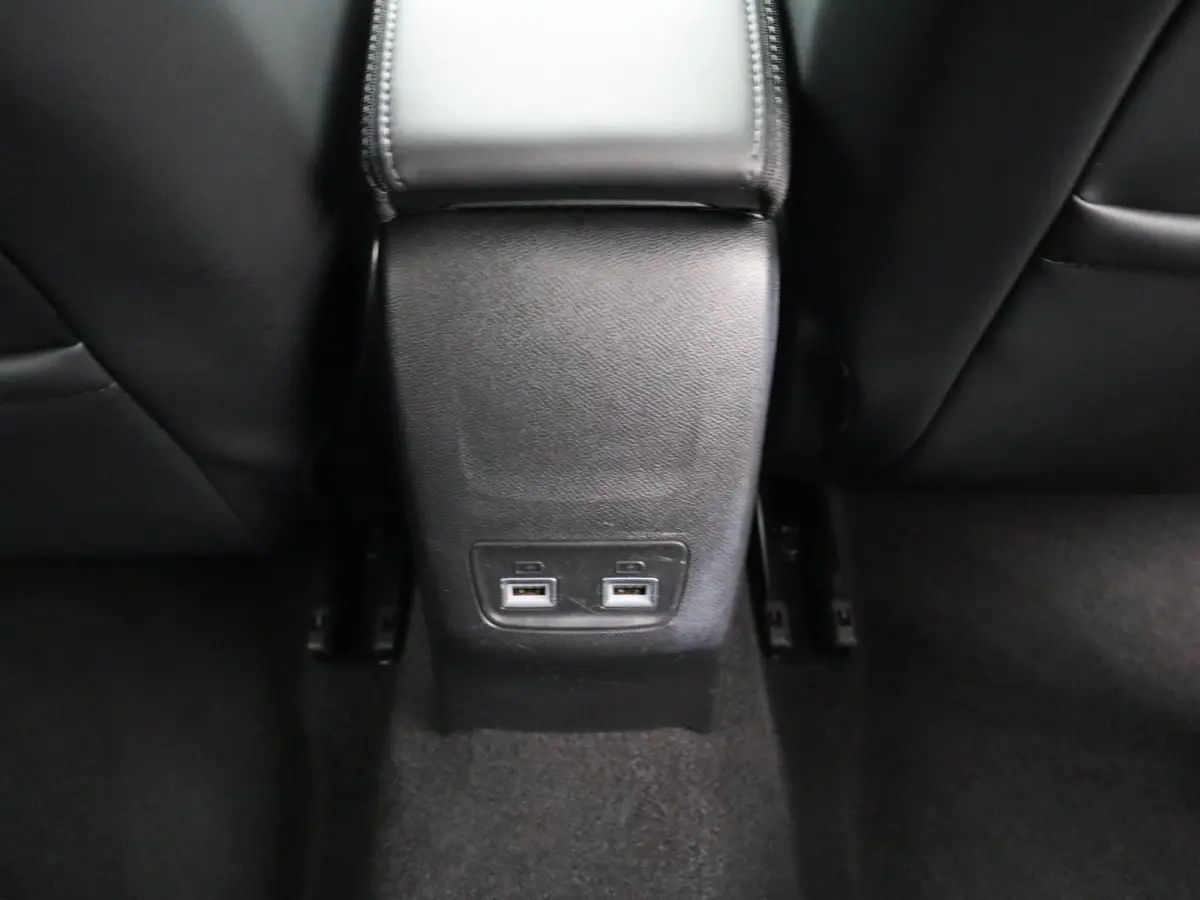 1.2 PureTech Allure Pack Carplay | Camera | Stoelverwarming | PDC | Cruise Control | Climate Control | 16" Lichtmetalen Velgen