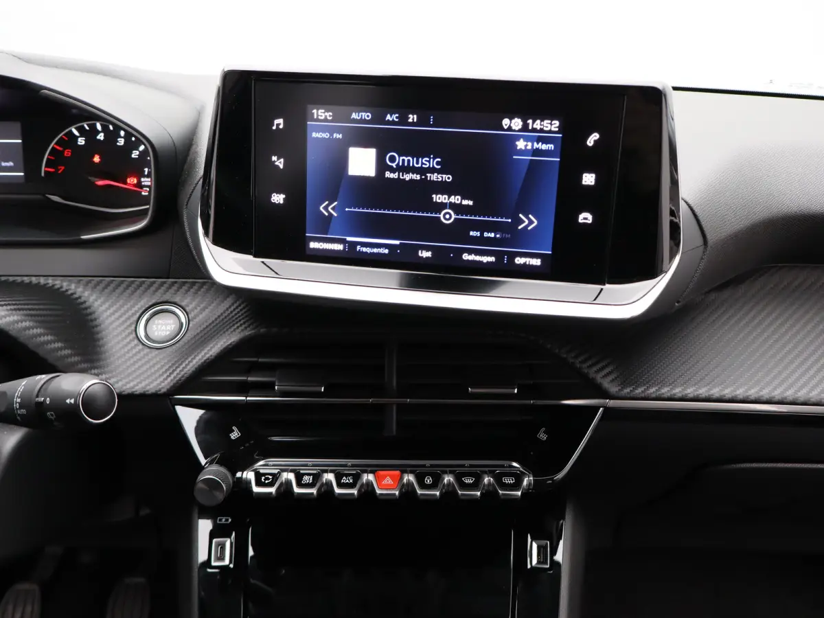 1.2 PureTech Allure Pack Carplay | Camera | Stoelverwarming | PDC | Cruise Control | Climate Control | 16" Lichtmetalen Velgen