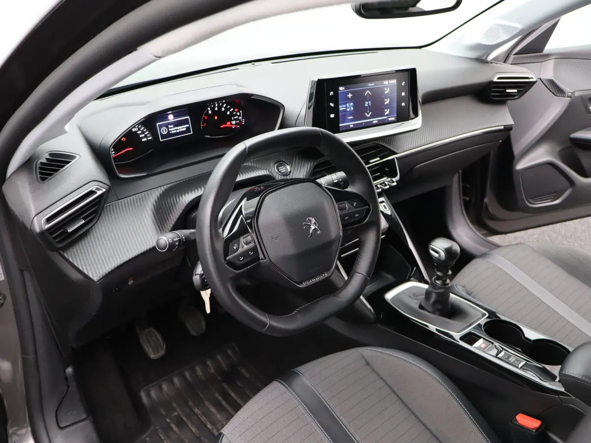 1.2 PureTech Allure Pack Carplay | Camera | Stoelverwarming | PDC | Cruise Control | Climate Control | 16" Lichtmetalen Velgen