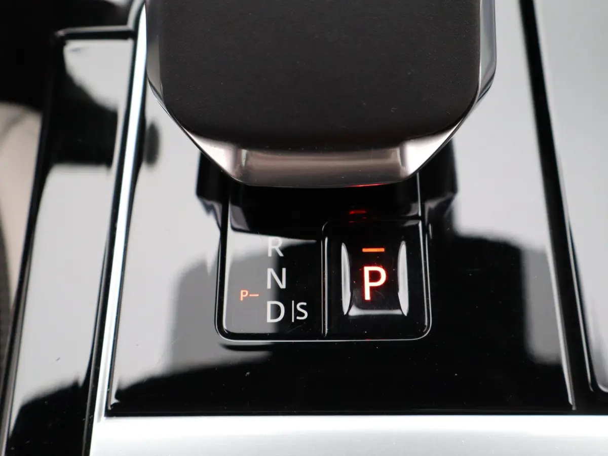 2.0 P400e R-Dynamic SE