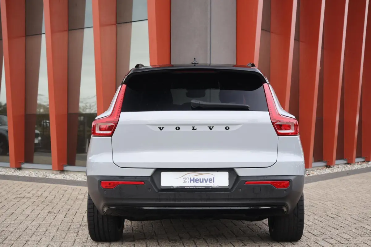 P8 AWD R-Design | Trekhaak | BLIS | SoH 91% | Parkeercamera | Glossy Black | Keyless