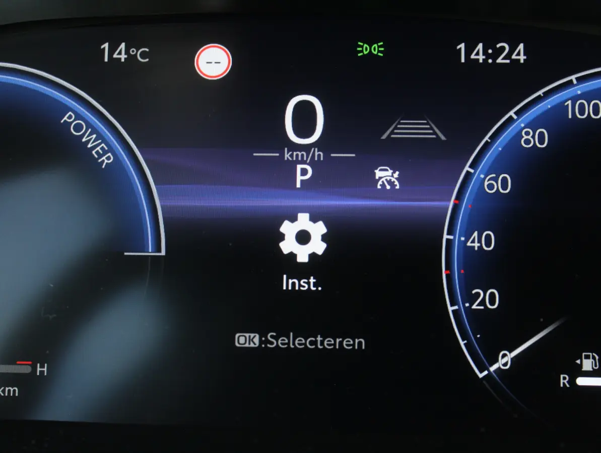 Hybrid 140 Active CARPLAY | ADAPCRUISE | CAMERA | LED | LMV16 | NAVI | DAB | CLIMATE