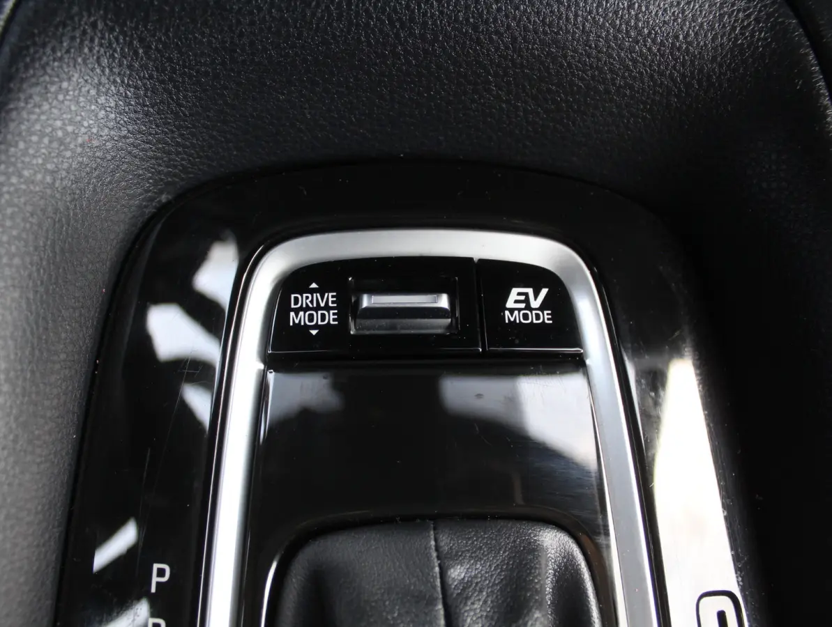 Hybrid 140 Active CARPLAY | ADAPCRUISE | CAMERA | LED | LMV16 | NAVI | DAB | CLIMATE