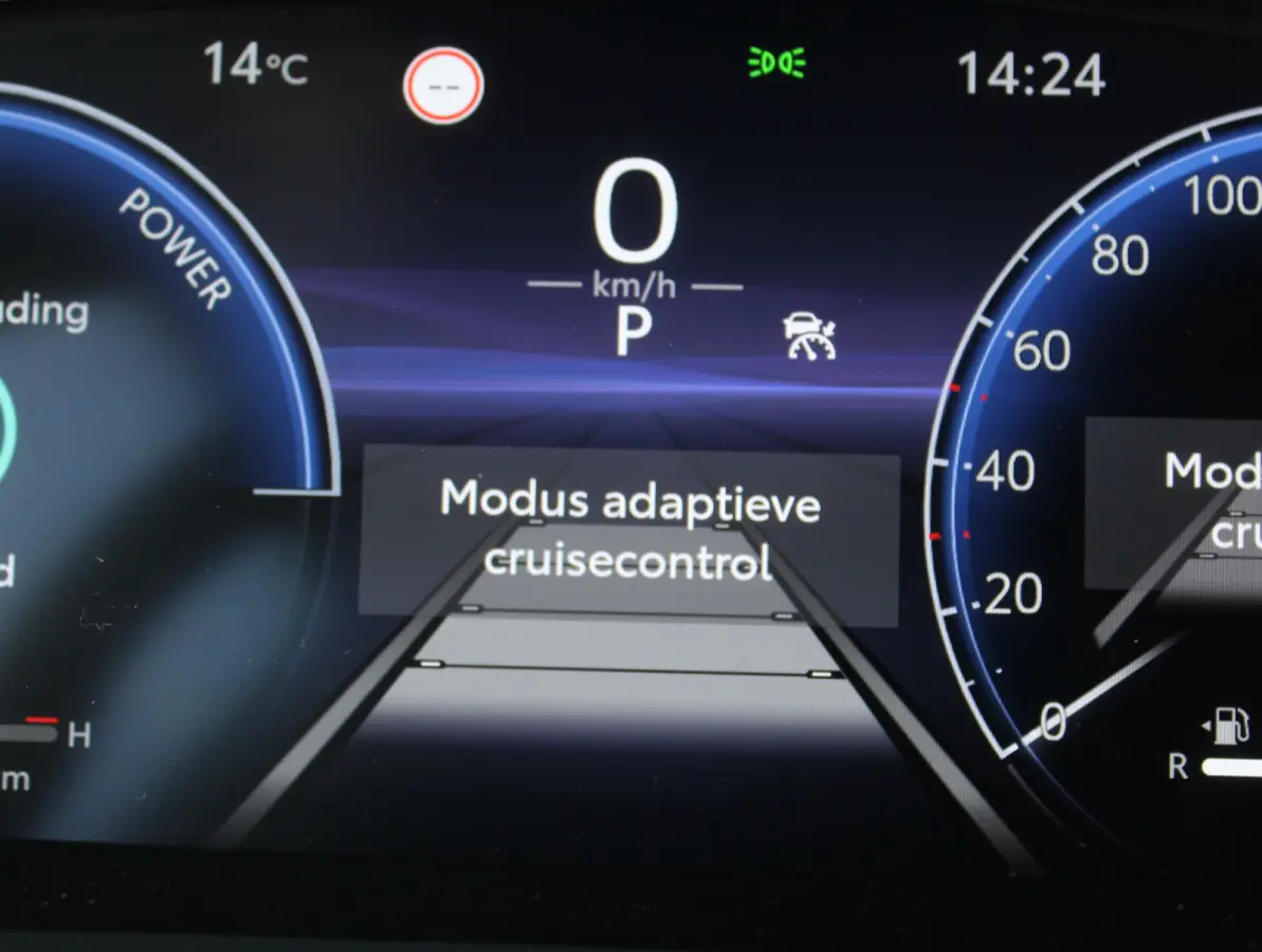 Hybrid 140 Active CARPLAY | ADAPCRUISE | CAMERA | LED | LMV16 | NAVI | DAB | CLIMATE