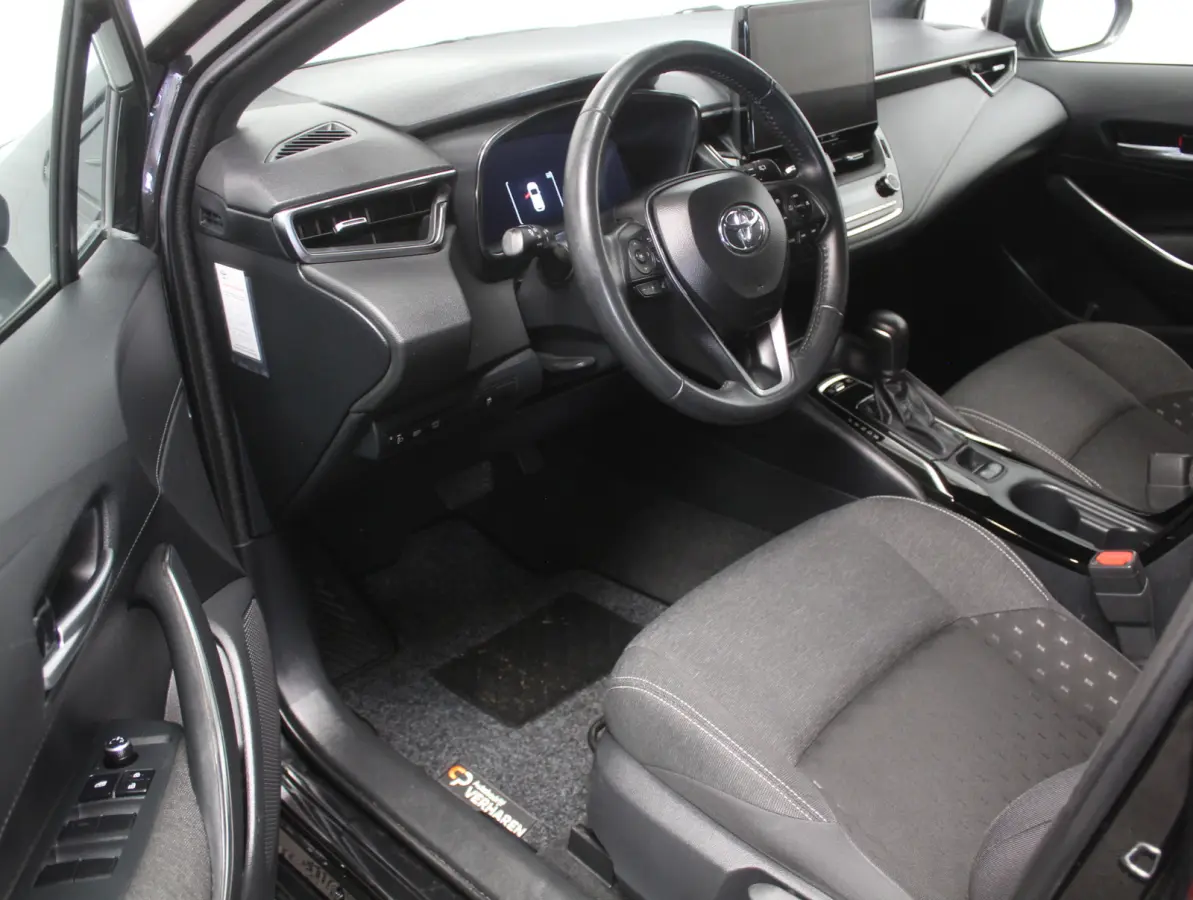 Hybrid 140 Active CARPLAY | ADAPCRUISE | CAMERA | LED | LMV16 | NAVI | DAB | CLIMATE